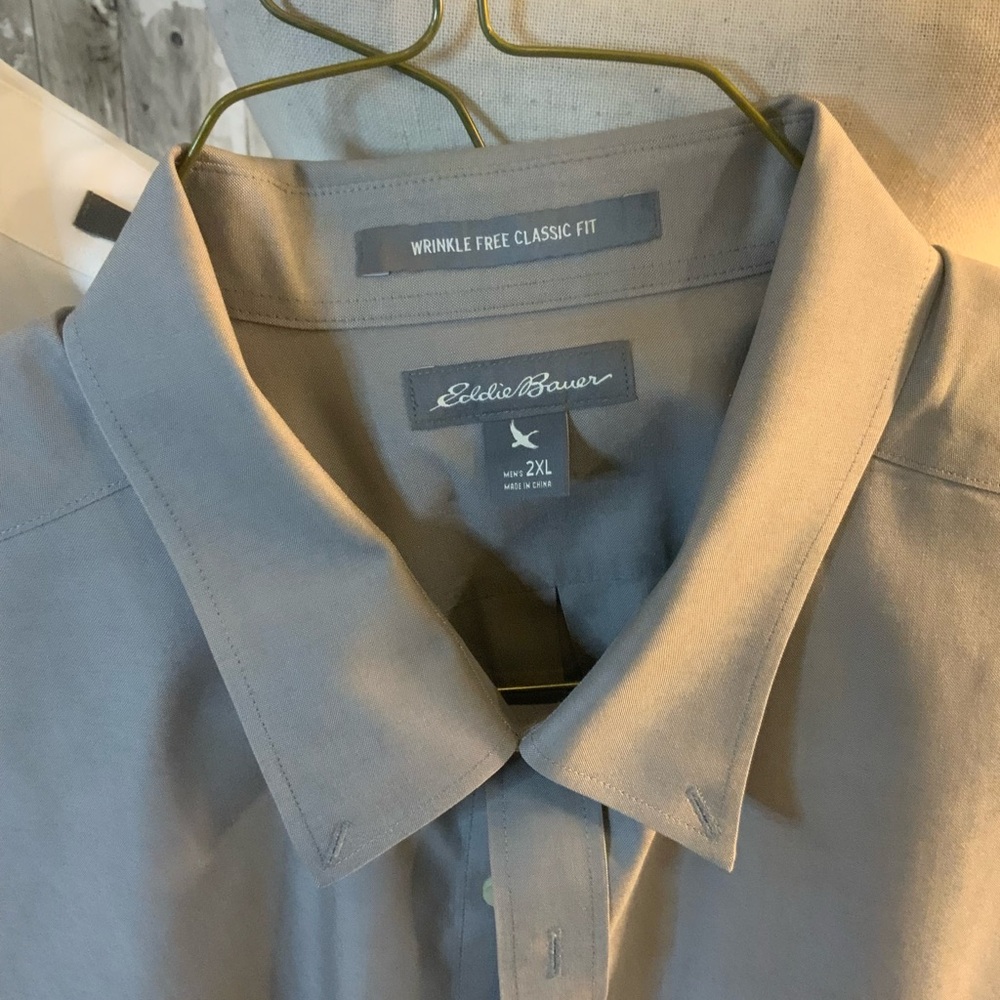 Set of two Eddie Bauer wrinkle free button down. Size 2XL - Picture 2 of 4